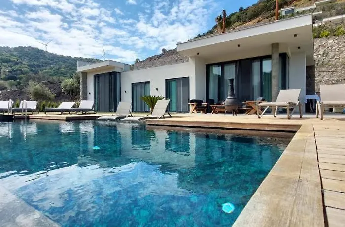 Luxury Villasea View And Private Pool